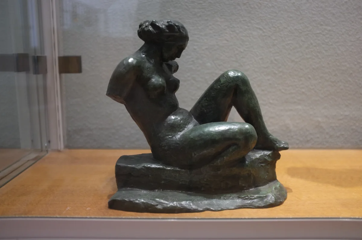 La Montagne d'Aristide Maillol, sculpture figurative en bronze de 1937, figure féminine allongée